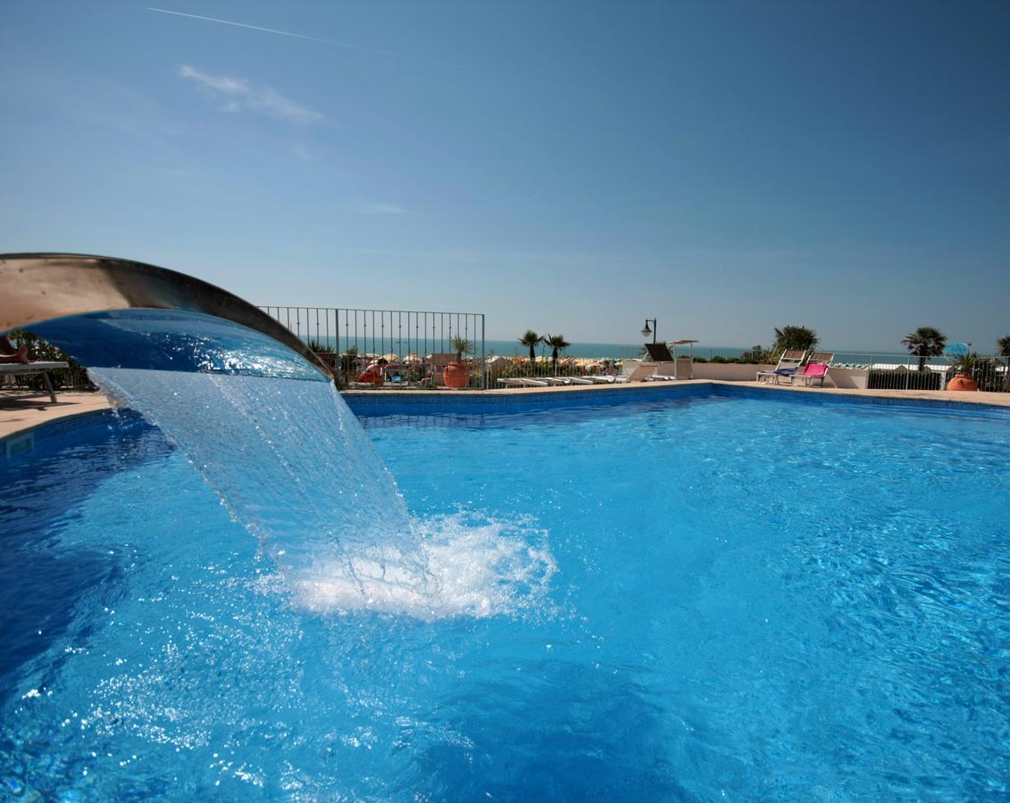 Hotel Tritone Caorle Kültér fotó