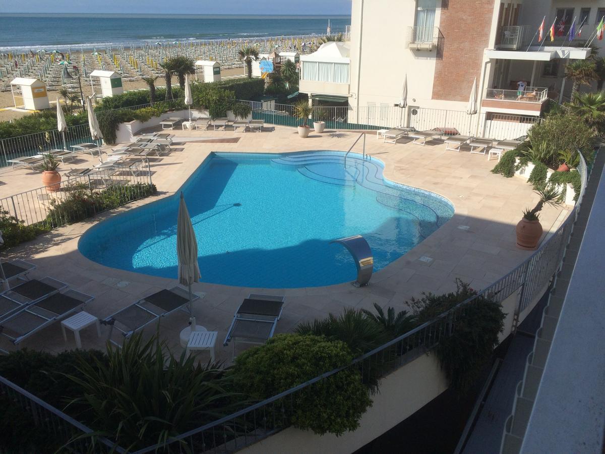Hotel Tritone Caorle Kültér fotó