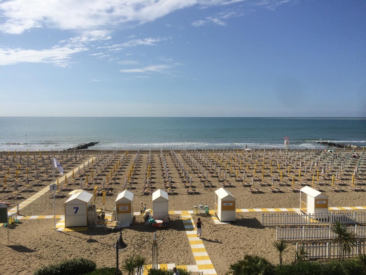 Hotel Tritone Caorle Kültér fotó