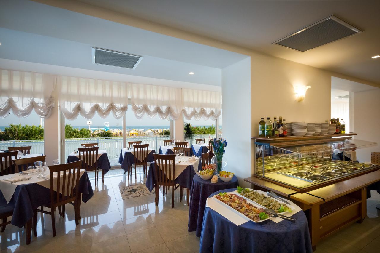 Hotel Tritone Caorle Kültér fotó
