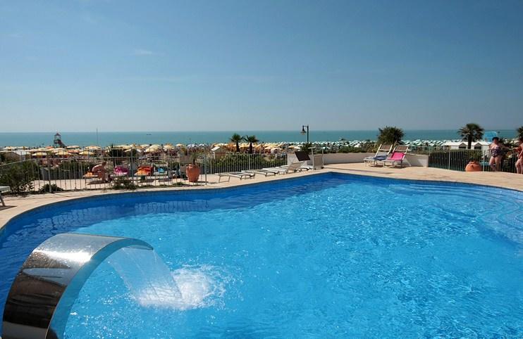 Hotel Tritone Caorle Kültér fotó