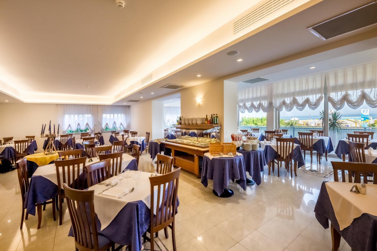 Hotel Tritone Caorle Kültér fotó