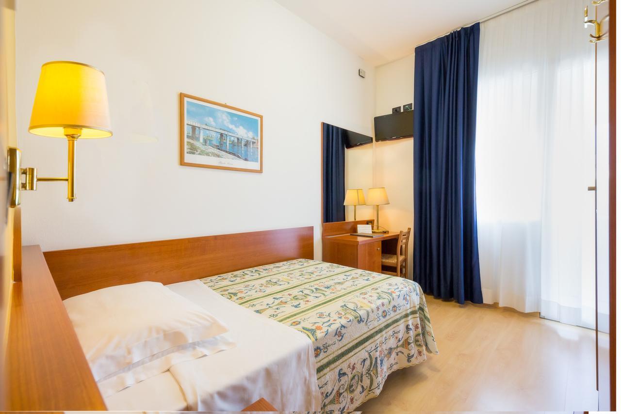 Hotel Tritone Caorle Kültér fotó