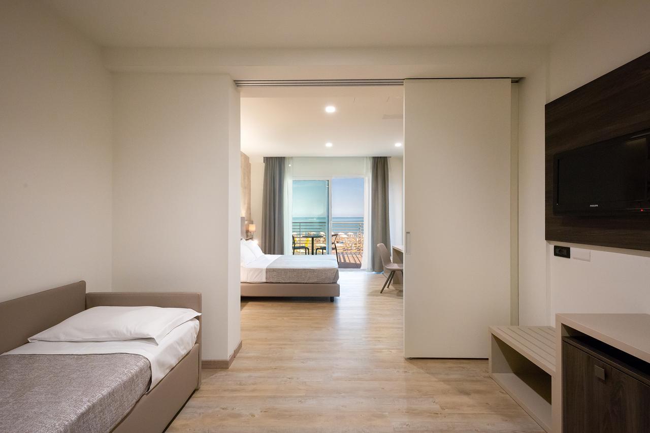 Hotel Tritone Caorle Kültér fotó