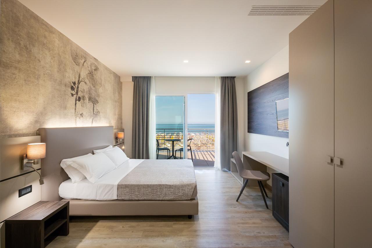 Hotel Tritone Caorle Kültér fotó