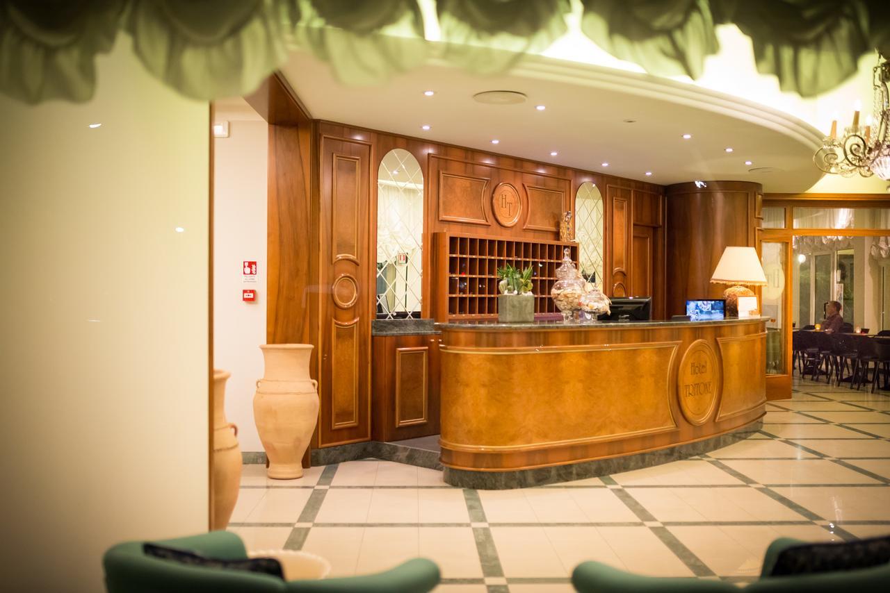 Hotel Tritone Caorle Kültér fotó