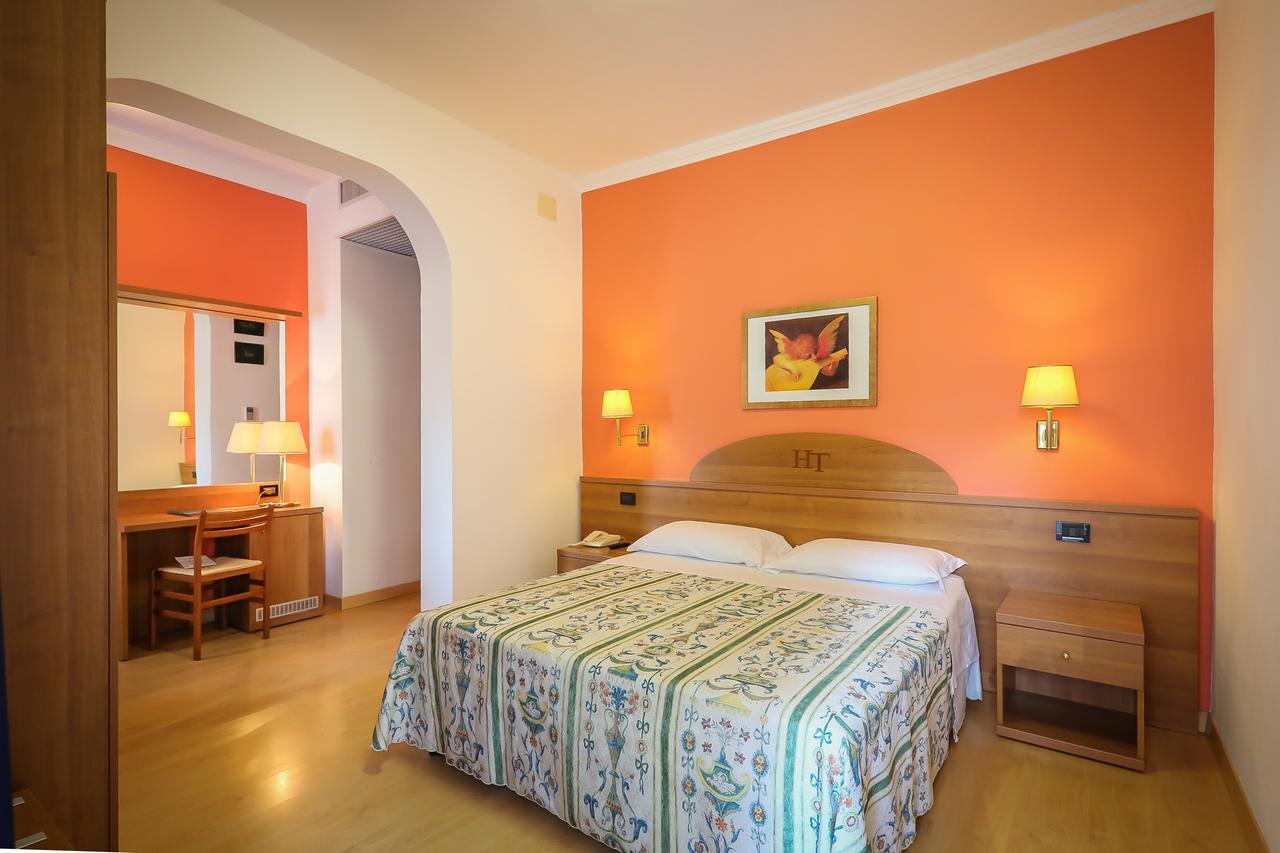 Hotel Tritone Caorle Kültér fotó