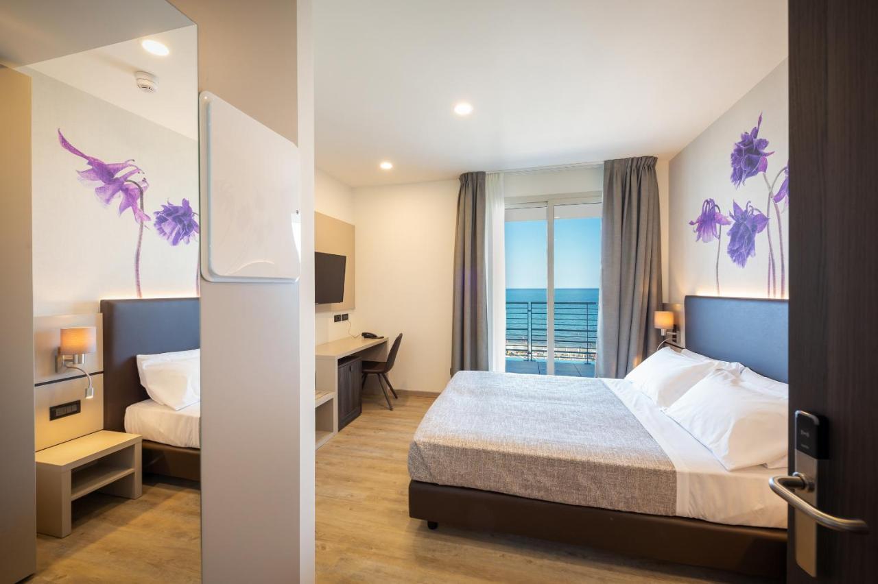 Hotel Tritone Caorle Kültér fotó