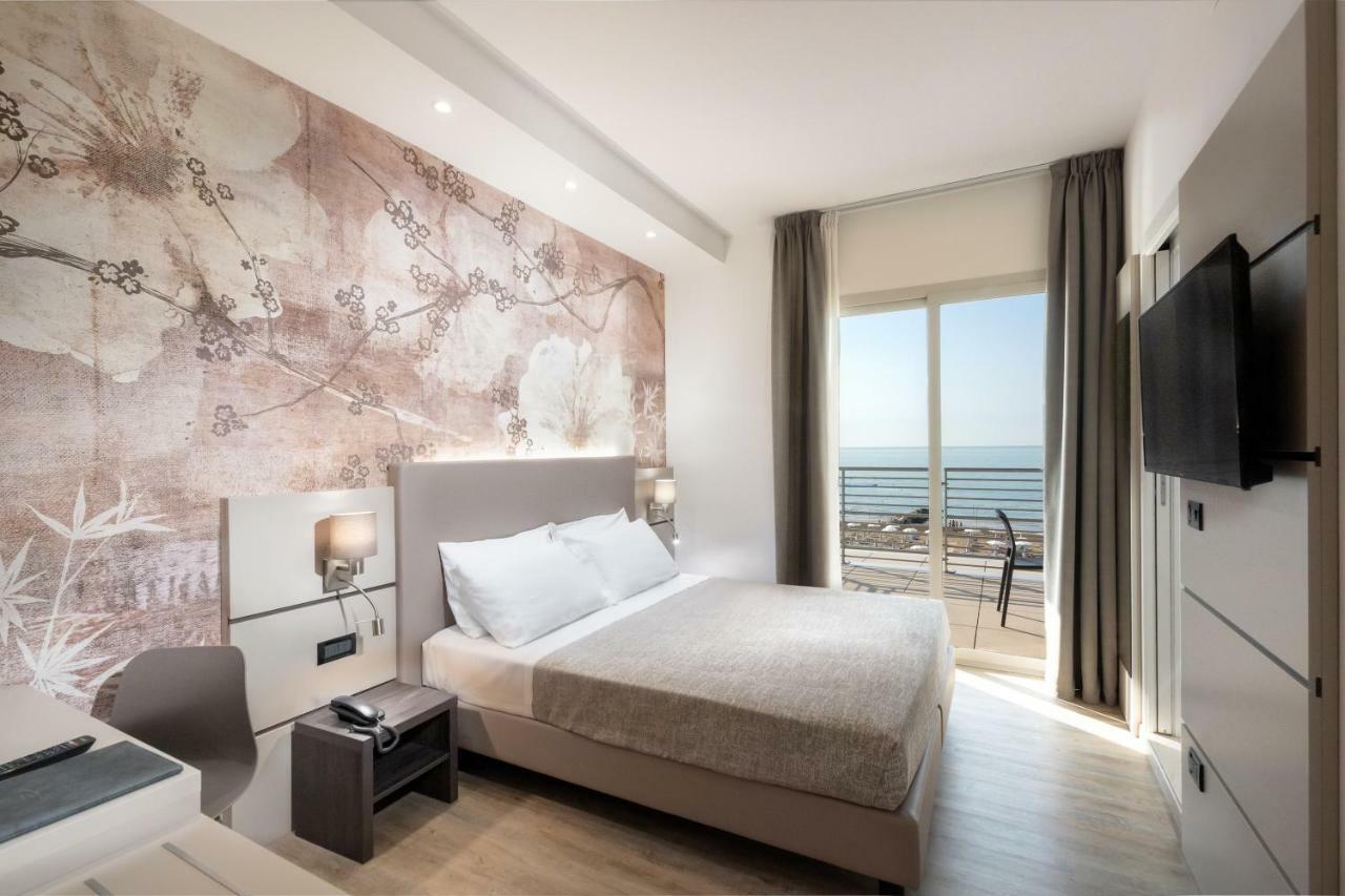 Hotel Tritone Caorle Kültér fotó